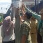 Tim gabungan Organisasi Perangkat Daerah (OPD) Kabupaten Blitar saat sidak penempelan stiker peringatan (25/03)