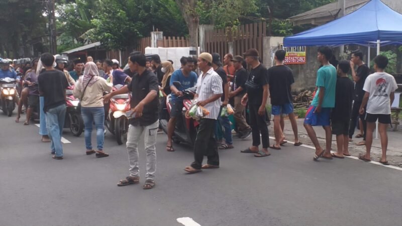 Paguyuban Pro Sae Kota Blitar saat kegiatan berbagi takjil (26/03)