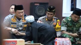 Kapolresta Malang Kota Kombes Pol Nanang Haryono bersama Komandan Kodim 0833 Kota Malang, Letkol (Arm) Aris Gunawan 