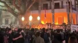 Keterangan: Demonstrasi menolak UU TNI di depan  Gedung DPRD Kota Malang (23/03)