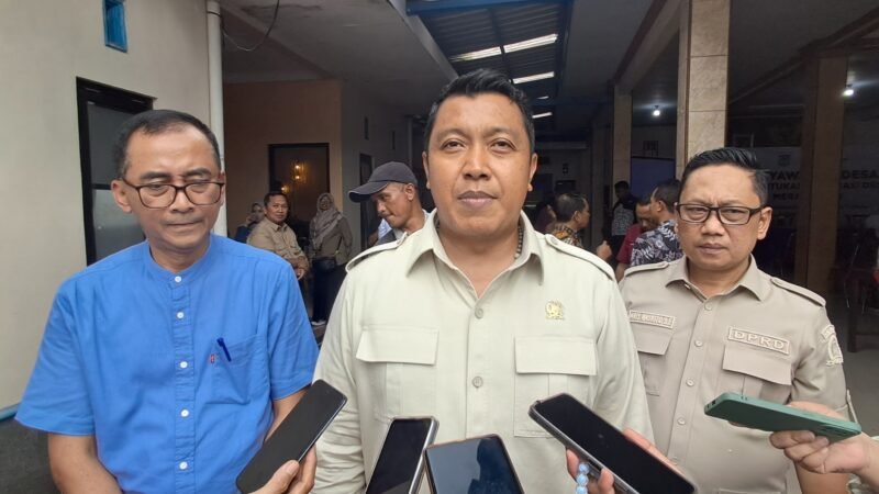 Keterangan foto: Wakil Ketua Komisi B DPRD Jawa Timur, Chusni Mubarok (tengah), Sekda Kabupaten Malang Nurman Ramdansyah (kiri), Anggota DPRD Kab Malang Aris Waskito (kanan)