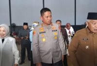 Bupati Malang Sanusi (kanan), Kapolres Malang, Wabup Malang Lathifah Shohib (kiri) saal halal bihalal di Kecamatan Tumpang (21/04)