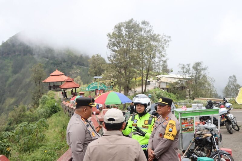Kapolres Pasuruan AKBP Jazuli Dani Irawan, S.I.K., M.Tr.Opsla saat melakukan peninjauan