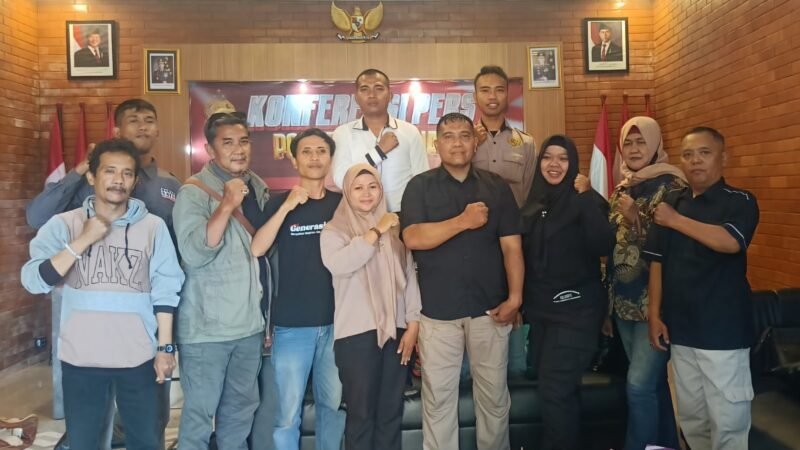 Kasi Humas  Polres Pasuruan Iptu Joko Suseno saat Menggelar acara Silaturahmi dan Halal bihalal bersama awak media