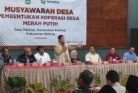 Keterangan: Sesmen Koperasi RI Ahmad Zabadi di dampingi Wabup Lathifah Shohib