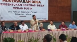 Keterangan: Sesmen Koperasi RI Ahmad Zabadi di dampingi Wabup Lathifah Shohib