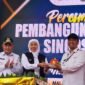 Gubenur Jatim Khofifah Indar Parawansa didampingi Bupati Malang (kiri), dan Kades Klampok (kanan)