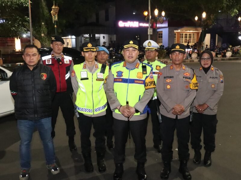 Kombes Pol Nanang didampingi Wapolresta Malang Kota AKBP Oskar Syamsuddin, SIK, MT dan seluruh PJU Polresta Malang Kota