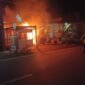 Mobil Terbakar di Halaman Rumah Desa Klampok, Singosari Kabupaten Malang (Doc. Humaspolres Malang)