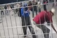 Keterangan: Screenshot Video viral saat Perwira TNI AL Letda AY saat mengalami pengeroyokan di Terminal Arjosari pada Kamis malam (26/06).