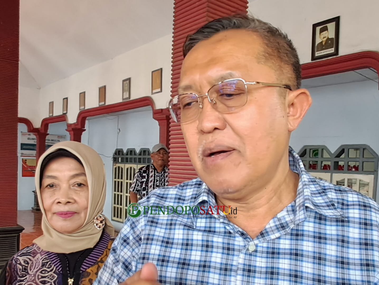 Wakil Ketua DPRD Kabupaten Malang Ir. H. Kholiq, M.A.P (kanan), anggota DPRD Kabupaten Malang, Hj. Sumai (kiri)