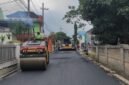 ket foto. jalan linkkar Ampeldento Kecamatan Pakis saat pelaksanaan pekerjaan