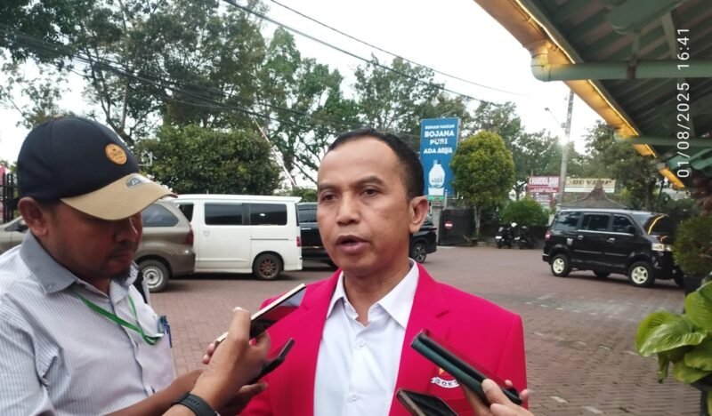 Ketua Depicab SOKSI Kabupaten Malang yang baru dilantik, Dofic Soroanggomo