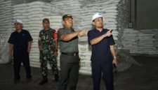 Komandan Korem 083, Kolonel Inf Kohir, saat mengunjungi pabrik gula PT Kebon Agung.