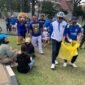 Wali Kota Malang Wahyu Hidayat bersama Aremania memungut sampah di CFD jelang HUT RI dan HUT Arema. (Foto : Yuni/Pendoposatu)