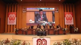 Rapat Paripurna DPRD Kabupaten Malang peringati HUT ke-80 RI dengan mendengar dan melihat pidato kenegaraan Presiden Prabowo secara daring di ruang sidang paripurna DPRD Kabupaten Malang ( foto : Dok. Istimewa)