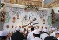ket foto. puncak acara Safari Maulid di Dusun Trimo Desa jatisati Purwodadi yang dihadiri para Habaib dan Kyai bersholawat bersama dengan para jammah 