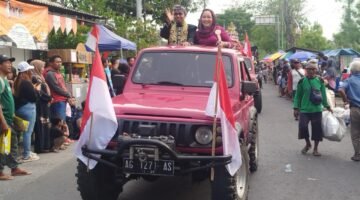 Antusiasme Warga Pecah di Karnaval HUT RI ke-80, Jalan Sukorejo-Bangil Padat Penuh Kostum Ajaib