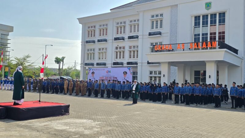 Keterangan Foto : Upacara khidmat peringatan Hari Jadi Kabupaten Pasuruan ke-1096 digelar di halaman Perkantoran Raci, Bangil, Kamis (18/9/2025). 