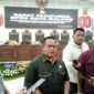 Keterangan Foto : Wakil Ketua II DPRD Kota Malang, Trio Agus Purwono, memberikan keterangan kepada wartawan usai rapat paripurna. Ia menyoroti turunnya belanja daerah dalam perubahan APBD 2025 dan menekankan pentingnya kemandirian fiskal. 