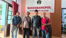 Ket foto. Pengurus DPC AWI Blitar raya saat mendaftarkan legalitasnya ke Kesbangpol Kabupaten Blitar