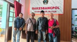 Ket foto. Pengurus DPC AWI Blitar raya saat mendaftarkan legalitasnya ke Kesbangpol Kabupaten Blitar