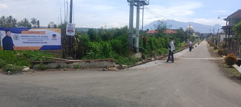 Ket foto. Salah satu aspirasi masyarakat yang disampaikan melalui jalur legislatif telah terwujud di Desa Pandanajeng Kecamatan Tumpang