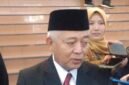 ket foto. H.M Sanusi saat diwawancara awak media
