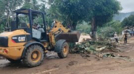 ket foto. pengerahan alatt berak untuk memptrcepat penanganan dampatk banjir