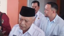 ket foto. Bupati Malang H.M Sanusi saat memberikan keterangan pada awak media perihal pelantikan Sekretaris Daerah dan Kepala Dinas Kesehatan Yang baru