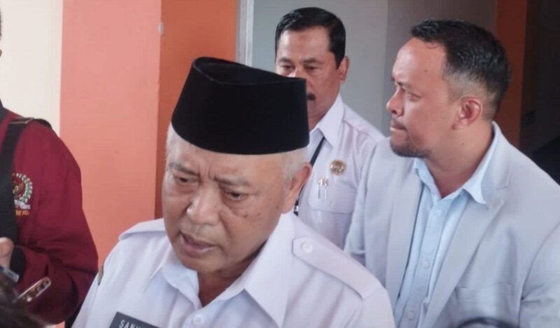 ket foto. Bupati Malang H.M Sanusi saat memberikan keterangan pada awak media perihal pelantikan Sekretaris Daerah dan Kepala Dinas Kesehatan Yang baru