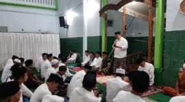ket foto. Sekretaris Daerah kabupaten Malang, Budiar Anwar saat memberikaan sambutan pada Suling di MasjidJami’ Al Hussain, Desa Ngadilangkung, Kecamatan Kepanjen, Jumat (31/10) pagi.