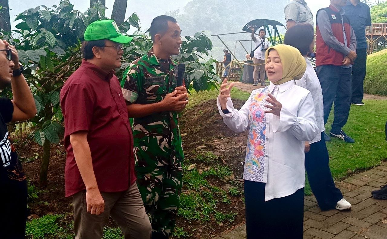 Sinergi Pertanian dan Pariwisata, DTPHP Malang Kembangkan Agrowisata Kopi di Tumpang IMAGE 2025-10-25 20:16:57