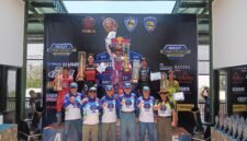 Ket foto. Para rider yang memenangkan kejuaraan nasional motocross 2025 dalam rangka HUT TNI ke 80