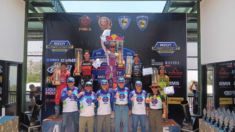 Ket foto. Para rider yang memenangkan kejuaraan nasional motocross 2025 dalam rangka HUT TNI ke 80