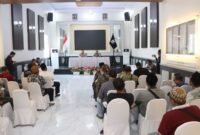 Ket foto. Kapolres Pasuruan AKBP Jazuli Dani Irawan saat audensi dengan perwakilan warga Winongan di Mapolres Pasuruan