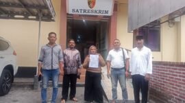 Dik foto : Korban pelapor di dampingi YLBH Sarana Keadilan Rakyat di Mapolres Pasuruan