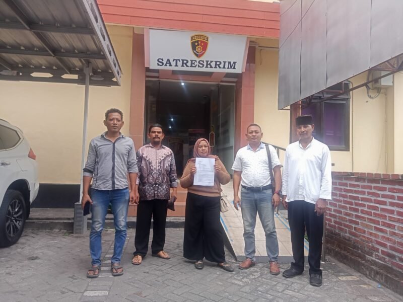 Dik foto : Korban pelapor di dampingi YLBH Sarana Keadilan Rakyat di Mapolres Pasuruan