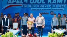 Ket foto. Apple Ojol Kantibmas 'Jogo Jatim' di stadion Gajayana Malang dipimpin Kapolri Jenderal Pol Listyo Sigit Prabowo yang dihadiri Forkopimda Jatim dan Forkopimda Malang