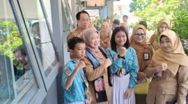 Ket foto. Wakil Bupati Malang Hj Lathifah Shohib saat berada di SMPN 1 Singosari untuk mengecek sarana prasarana pendukung untuk menjadi sekolah unggulan 