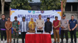 Ket foto. Badan Narkotika Nasional Kabupaten (BNNK) Kabupaten Malang Letkol Laut (PM) Hendratmo Budi Wibowo, S.Pd, saat penandatanganan komitmen bersama bersih narkotika dengan Pemerintahan Desa Sumberdem Wonosari 