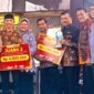 Ket foto. Bupati Malang H.M Sanusi bersama Kasatpol PP dan Camat Wajak sesi foto bersama juara satu dan dua lomba SAK-RT tahun 2025