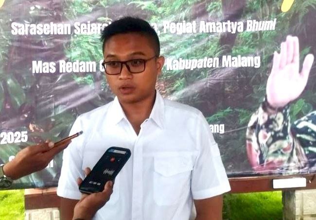 ket foto. Wakil Ketua Komisi I DPRD Kabupaten Malang Redam Guruh Krismantara S.H saat di wawancara media