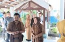 ket foto. Wakil Bupati Malang Hj Lathifah Shohib (kanan) berdiskusi denan Kepala Dinas Pendidikan, Suwadji saat meninjau sarana prasarana Sekolah unggulan di SMPN 3 Kepanjen