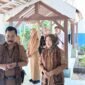 ket foto. Wakil Bupati Malang Hj Lathifah Shohib (kanan) berdiskusi denan Kepala Dinas Pendidikan, Suwadji saat meninjau sarana prasarana Sekolah unggulan di SMPN 3 Kepanjen