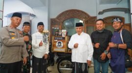 Ket foto. Bupati Malang H.M Sanusi usai Suling berjamaah bersama Forkopimcam Wonosari serta tokoh agama dan tokoh masyarakat 