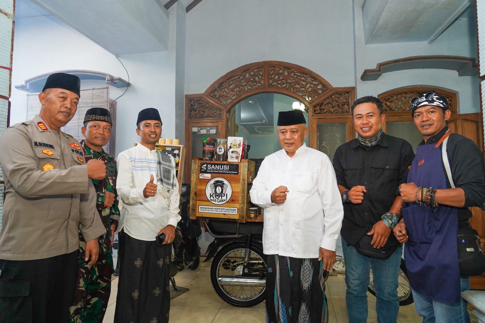 Bupati Malang Ajak Warga Perkuat Iman Lewat Safari Subuh Keliling, Tegaskan Pentingnya Peran Orang Tua di Era Digital 1762046710_b4859e460aa333a50527