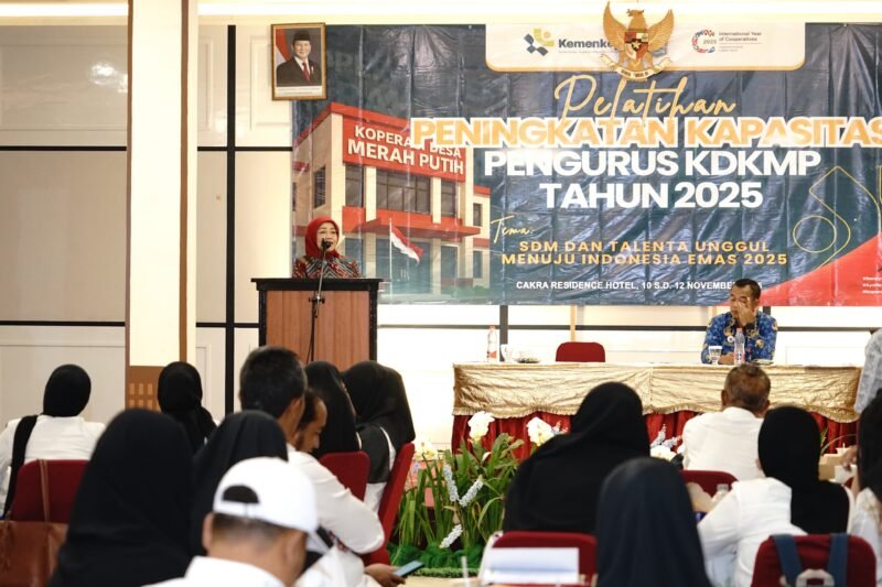 Ket foto. Wakil Bupati Malang, Dra. Hj. Lathifah Shohib, saat membuka Pelatihan Peningkatan Kompetensi SDM Koperasi Desa/Kelurahan Merah Putih (sumber foto.prokopim)