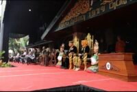 Ket foto. Bupati Malang, H.M Sanusi bersama istri saat menjadi inspektur upacara pada Hari Jadi Kabupaten Malang ke 1265 tahun 2025 di Pendopo Agung