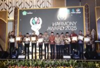 Ket foto. Bupati Malang, H.M Sanusi dan Kepala daerah penerima penghargaan Harmony Award 2025 bersama Menteri Agama RI Prof. KH. Nasaruddin Umar